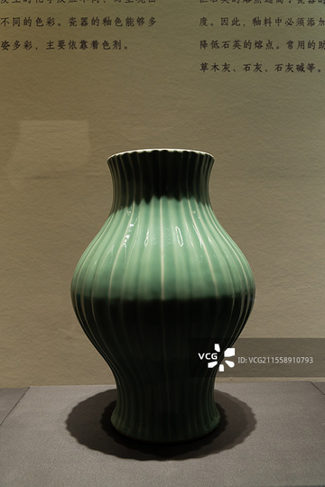 Celadon Glaze: Jingdezhen’s Timeless Green Elegance