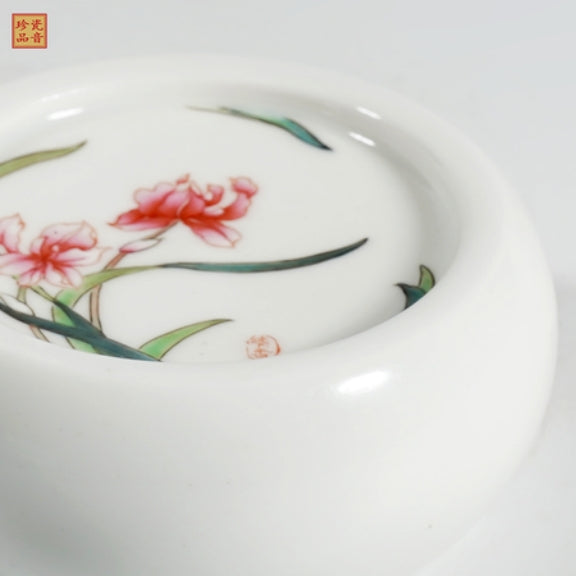 Iris Porcelain Teapot Lid Rest